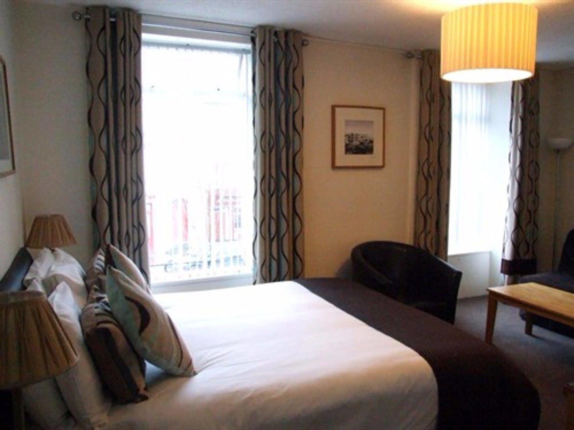 Dobbins Inn Carrickfergus Extérieur photo